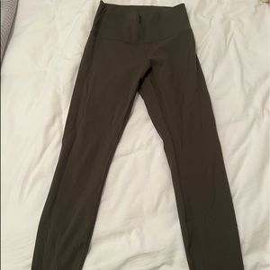 Dark Olive Green Lululemon Wunder Under leggings. 28 inch long, SIZE 6